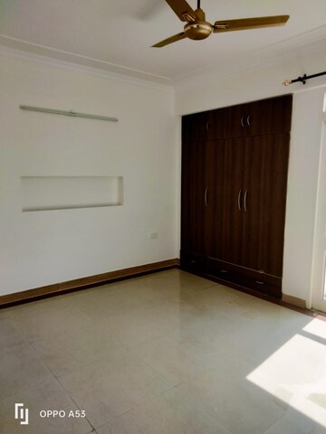 Room in 3 BHK Apartment at Vip Road – for Rent