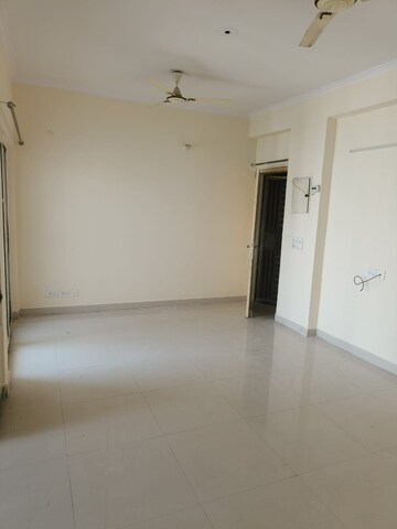 Room in 2 BHK Apartment at Futec Gateway, Sector 75 – for Rent