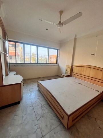 Bedroom in 3 BHK Apartment at Andheri West – for Rent