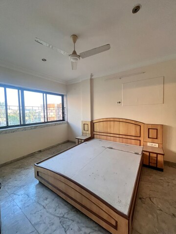 Bedroom in 3 BHK Apartment at Andheri West – for Rent