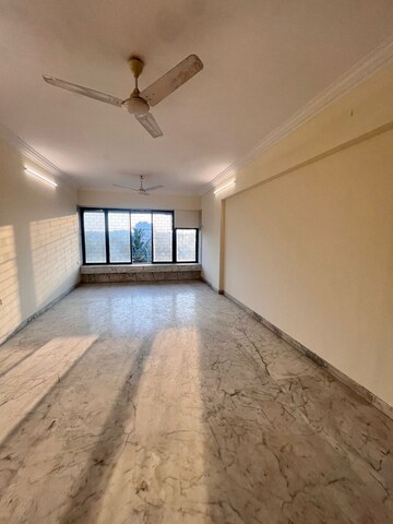 Room in 3 BHK Apartment at Andheri West – for Rent