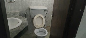 Bathroom in 4 BHK Apartment at Ardee City, Sector 52 – for Rent
