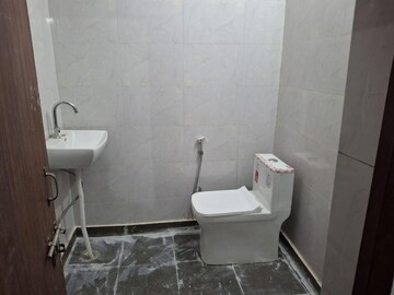 Bathroom in 4 BHK Apartment at Ardee City, Sector 52 – for Rent