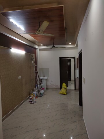 Room in 3 BHK Apartment at JakhaN-Rajpur Road – for Rent