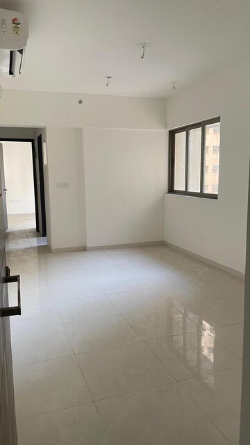 1 BHK Apartment For Rent in Lodha Splendora, Ghodbunder Road