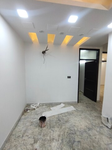Room in 3 BHK Builder Floor at Uttam Nagar – for Rent