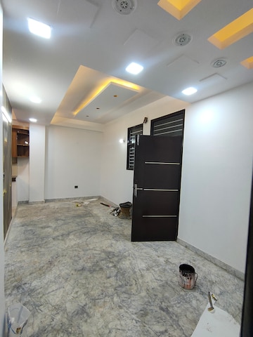 Room in 3 BHK Builder Floor at Uttam Nagar – for Rent