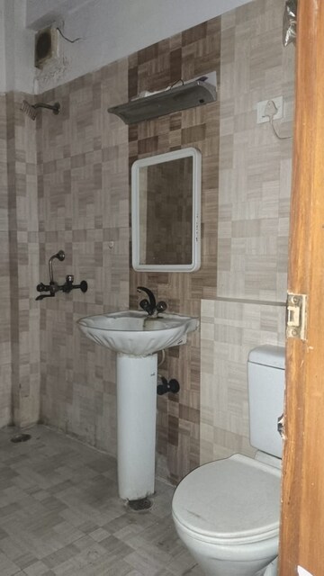 Bathroom in 2 BHK Builder Floor at RWA Apartments Sector 50, Sector 50 – for Rent
