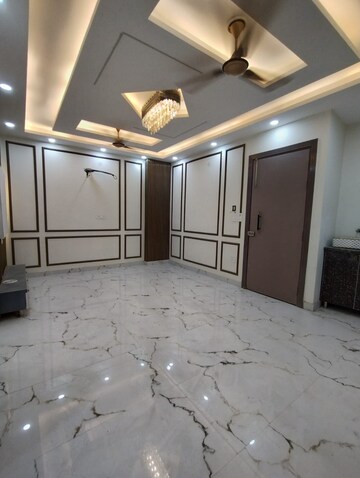 Room in 3 BHK Apartment at BPTP Discovery Park, Sector 80 – for Sale