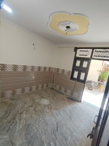 Parking in 1 BHK Builder Floor at Uttam Nagar – for Rent