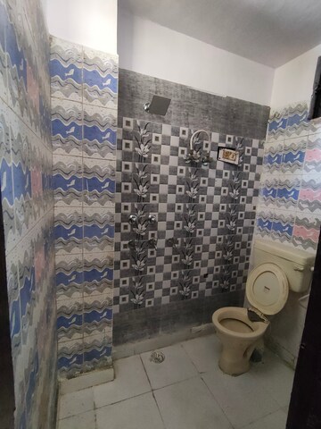 Bathroom in 1 BHK Builder Floor at Uttam Nagar – for Rent