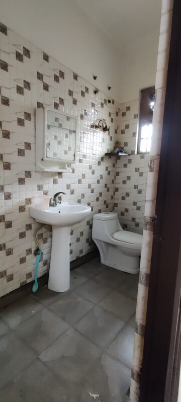 Attached Bathroom in 1.5 BHK Builder Floor at Saket – for Rent