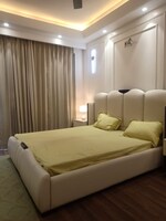 4 BHK + Pooja Room,Servant Room 240 Sq.Yd. Builder Floor in Unitech Arcadia South Cit