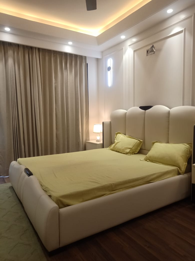 4 BHK + Pooja Room,Servant Room Builder Floor For Sale in Unitech Arcadia South Cit