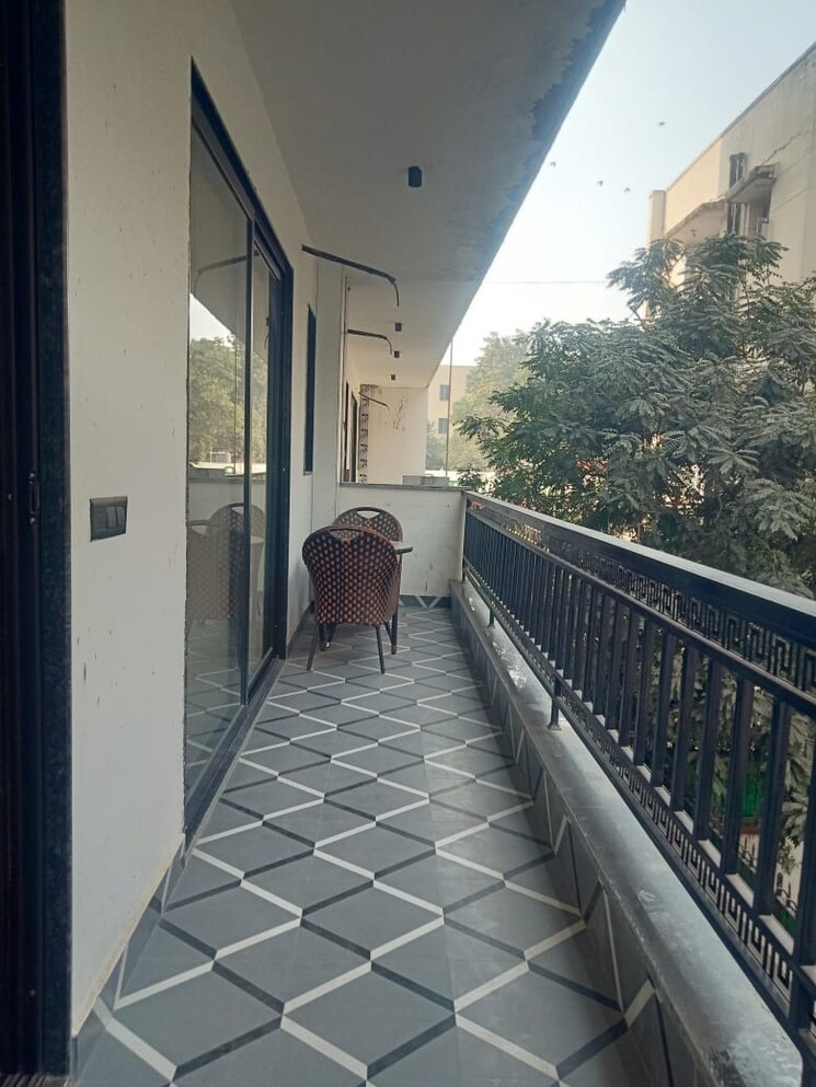 Balcony, south city 2 4 Bedroom 240 Sq.Yd. Builder Floor In South City 2 Gurgaon 7882612