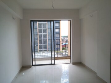 Room in 3 BHK Apartment at Godrej Seven, Joka – for Sale