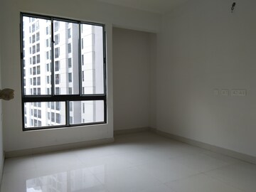 Room in 3 BHK Apartment at Godrej Seven, Joka – for Sale