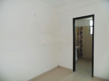 Room in 3 BHK Apartment at Mahagun Mywoods, Sector 16c Greater Noida – for Sale