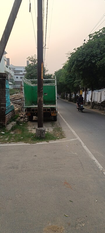  Plot – Exterior View View at Vineet Khand - for Sale