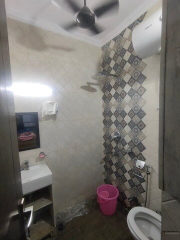Parking in 2 BHK Builder Floor at Uttam Nagar – for Rent
