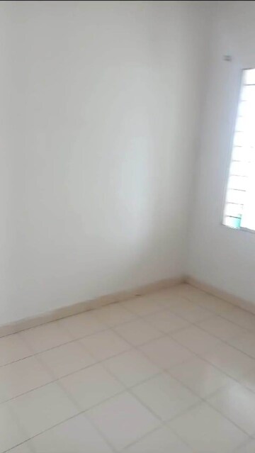 Room in 2 BHK Apartment at Vardhaman Township, Hadapsar – for Rent