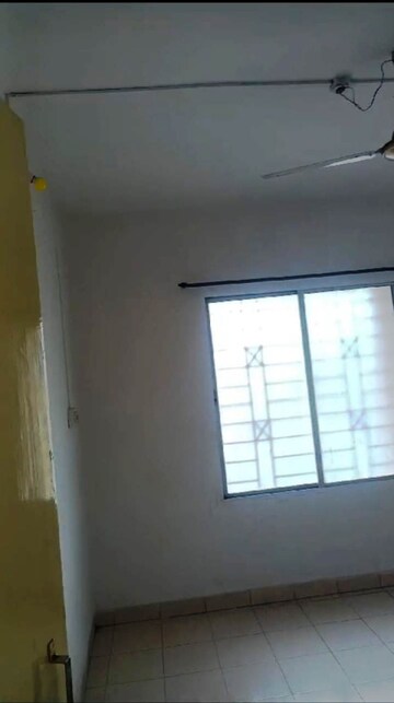 Room in 2 BHK Apartment at Vardhaman Township, Hadapsar – for Rent