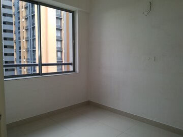 Room in 2.5 BHK Apartment at Godrej Seven, Joka – for Sale