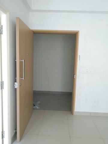 Room in 2.5 BHK Apartment at Godrej Seven, Joka – for Sale