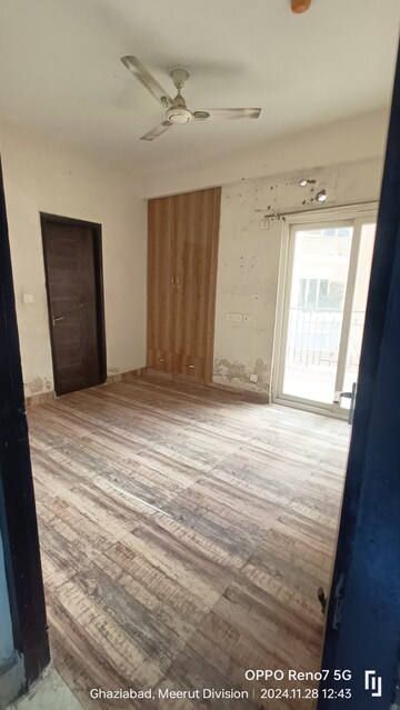 Room in 3 BHK Apartment at Town Park White Orchid, Sector 16c Greater Noida – for Sale