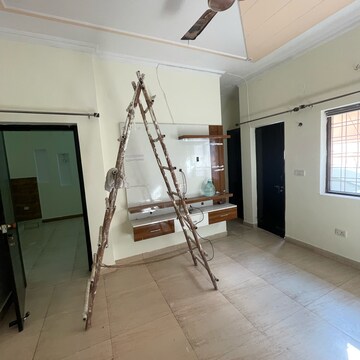 Room in 3 BHK Independent House at Aman Vihar – for Rent
