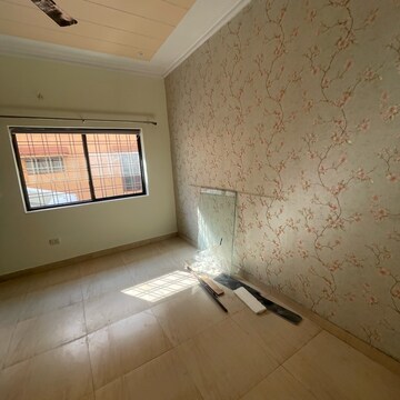 Room in 3 BHK Independent House at Aman Vihar – for Rent