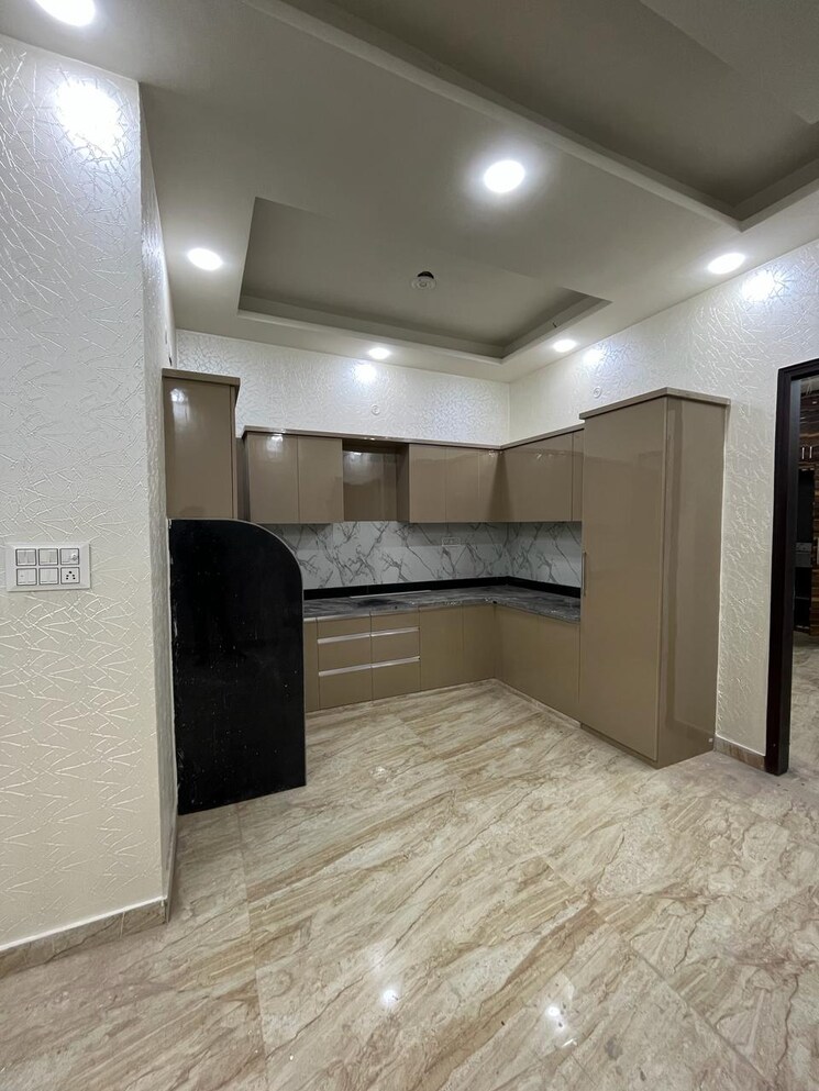 Kitchen, madhavpuram 3 Bedroom 120 Sq.Yd. Apartment In Madhavpuram Meerut 7883071