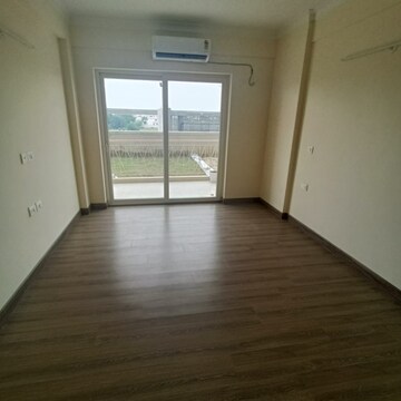 Room in 3 BHK Apartment at Pareena Micasa, Sector 68 – for Sale