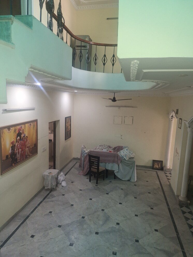 Room, sector 16 4 Bedroom 250 Sq.Yd. Villa In Sector 16 Faridabad 7882988