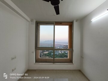 Room in 1 RK Apartment at Hiranandani Solitaire Studio Apartment, Ghodbunder Road – for Rent
