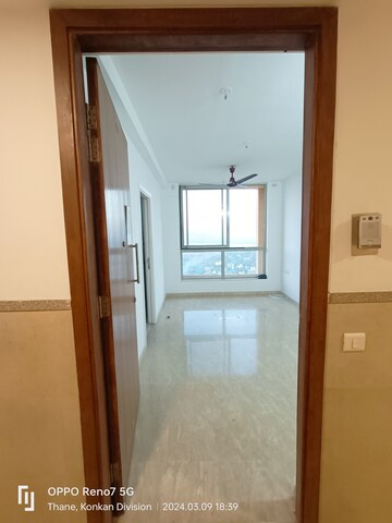 Room in 1 RK Apartment at Hiranandani Solitaire Studio Apartment, Ghodbunder Road – for Rent