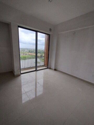 Room in 2 BHK Apartment at Godrej Seven, Joka – for Sale