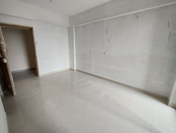 Room in 2 BHK Apartment at Godrej Seven, Joka – for Sale