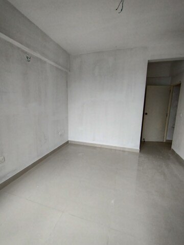 Room in 2 BHK Apartment at Godrej Seven, Joka – for Sale