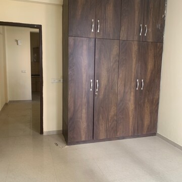 Room in 3 BHK Apartment at Omaxe R2, Sarsawan – for Sale