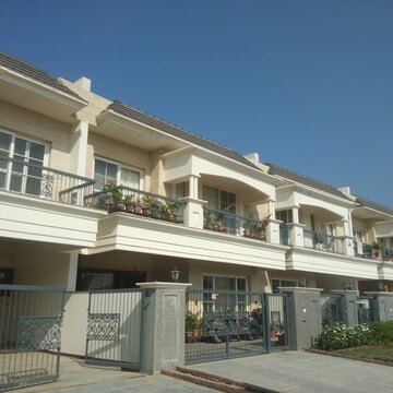 5 BHK Villa – Exterior View View at North Mullanpur - for Sale