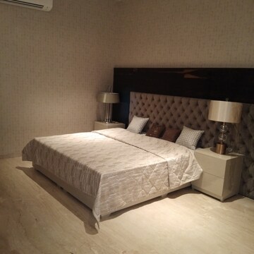 Bedroom in 5 BHK Villa at North Mullanpur – for Sale