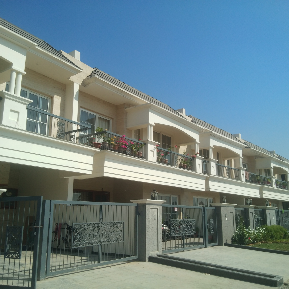 5 BHK + Pooja Room,Servant Room,Extra Room Villa For Sale in North Mullanpur