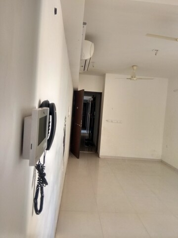 1 BHK Apartment For Rent in Lodha Splendora, Ghodbunder Road