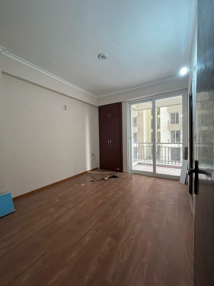 2 BHK Apartment For Sale in Amrapali Golf Homes