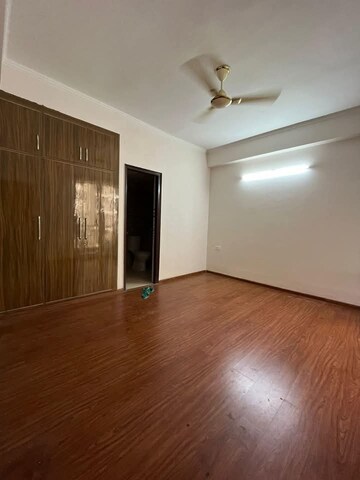 Room in 2 BHK Apartment at Amrapali Golf Homes, Sector 4, Greater Noida – for Sale