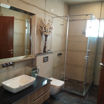 Bathroom in 5 BHK Villa at South Mullanpur – for Sale