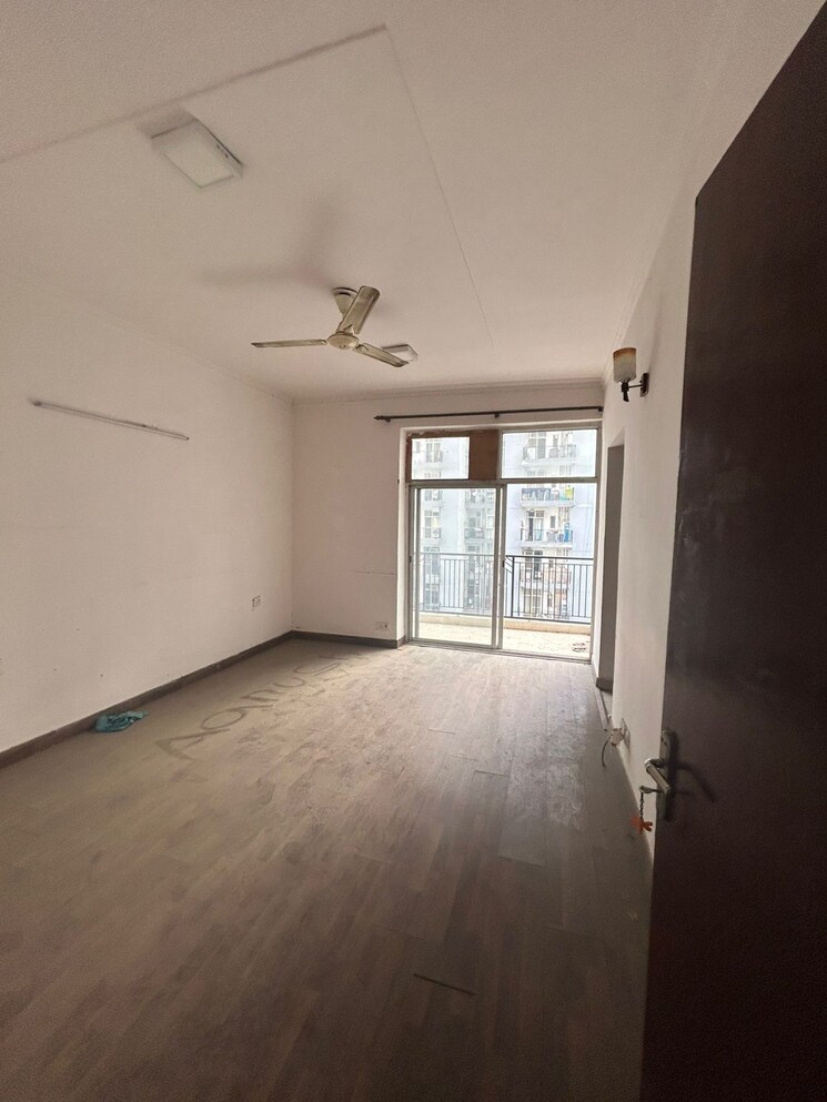 Master Bedroom, skytech-matrott 3 Bedroom 1860 Sq.Ft. Apartment In Sector 76 Noida 7883567