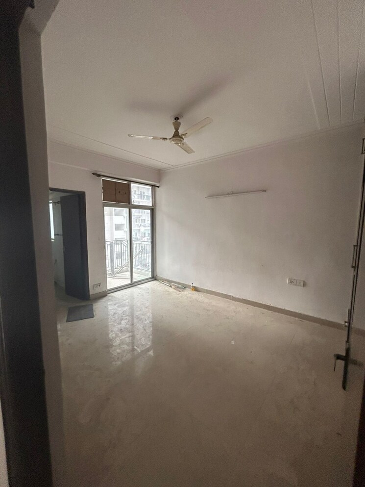 Living Room, skytech-matrott 3 Bedroom 1860 Sq.Ft. Apartment In Sector 76 Noida 7883567