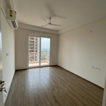 Room in 2 BHK Apartment at AIPL Zen Residences, Sector 70a – for Rent
